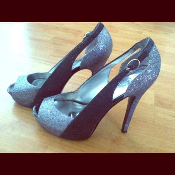 [Reduced] Guess platform heels!👠👠