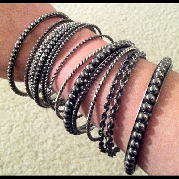 ❌SOLD❌   BEBE set of (14) bangles - Picture 3 of 3
