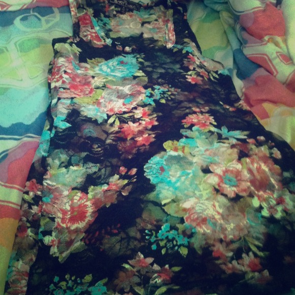 All over Lace floral tank top