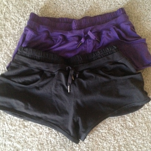 Lululemon size 6 G1 shorts!