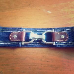 Banana Republic stretch canvas belt leather detail