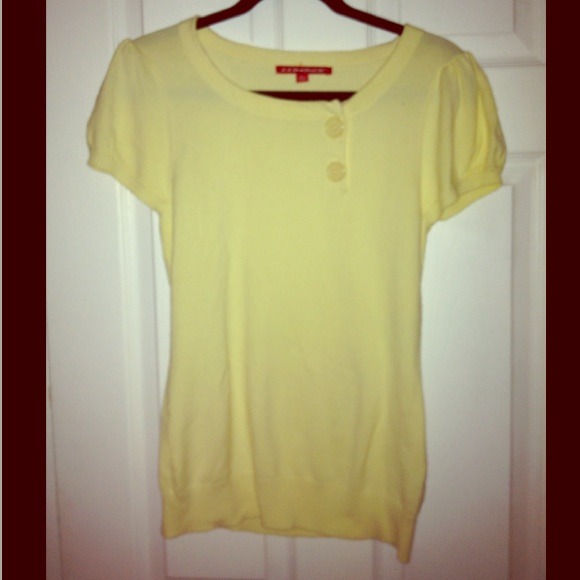 Yellow comfy top