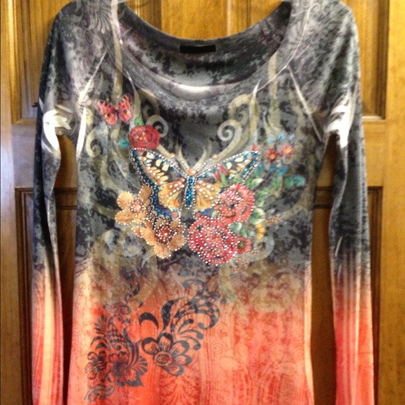 ❗SOLD❗Cool designed shirt