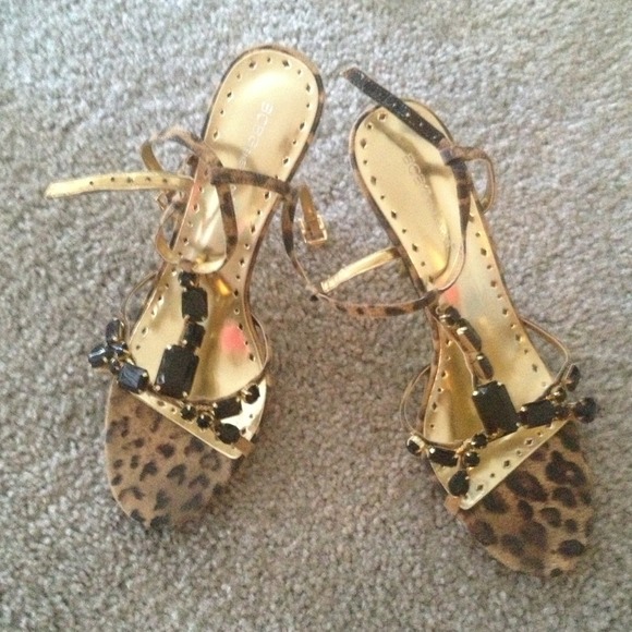 Bcbg gold leopard and black heel!