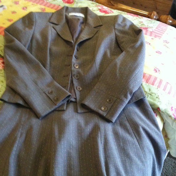 Sag Harbor suit -- size 10