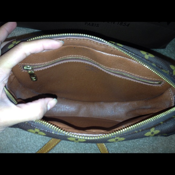 ⛔SOLD⛔ AUTH Louis Vuitton Cross body - Picture 2 of 4