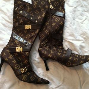 Reserved for @yadirusa....LV inspired boots