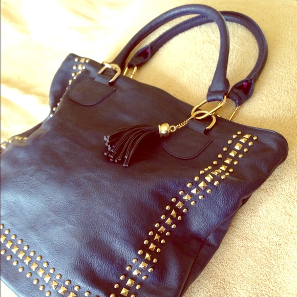 💙👜Beautiful Caché Handbag 👜💙