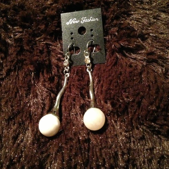 beautiful earing it good  prefect condition