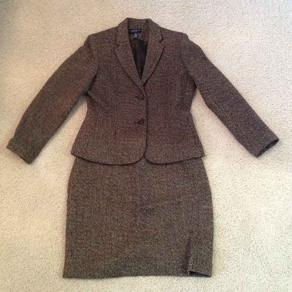 <SOLD IN BUNDLE> Ann Taylor tweed suit