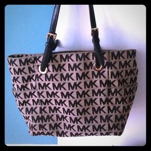 Gently used Michael Kors bag..AUTHENTIC!!