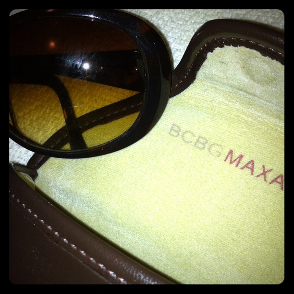 ⛔Sold⛔BCBG brown sun glasses
