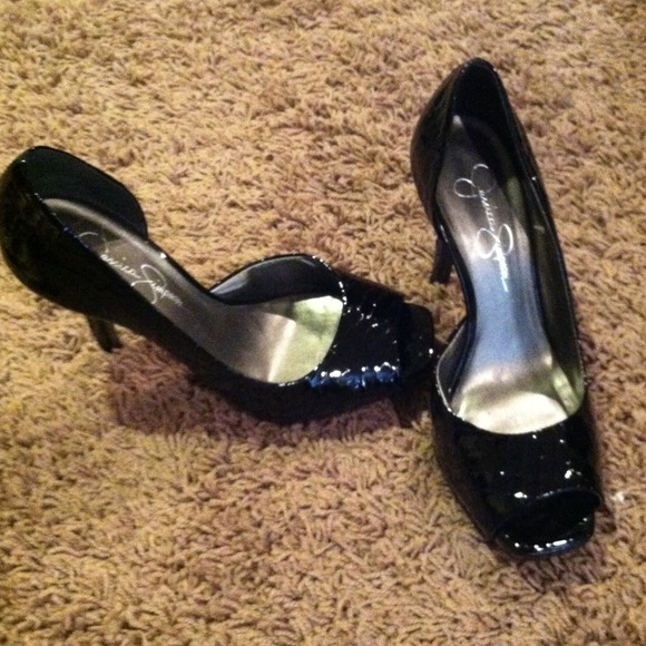 Jessica Simpson black pumps