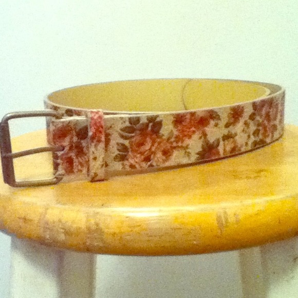 NWOT Floral Belt