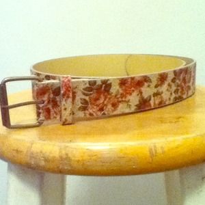 NWOT Floral Belt