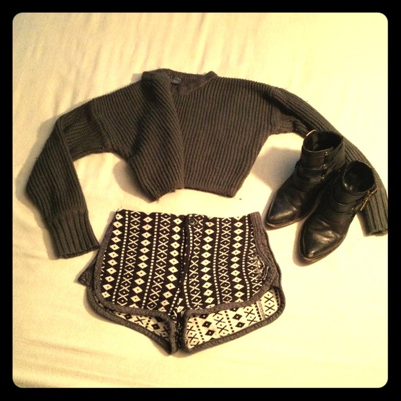 😍Reserved😍Urban Outfitters Cute & Cozy crop