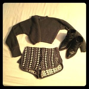 😍Reserved😍Urban Outfitters Cute & Cozy crop