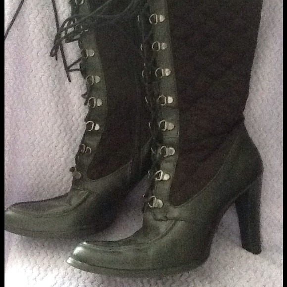 🚫hold🚫 black fur trimmed Boots 👀