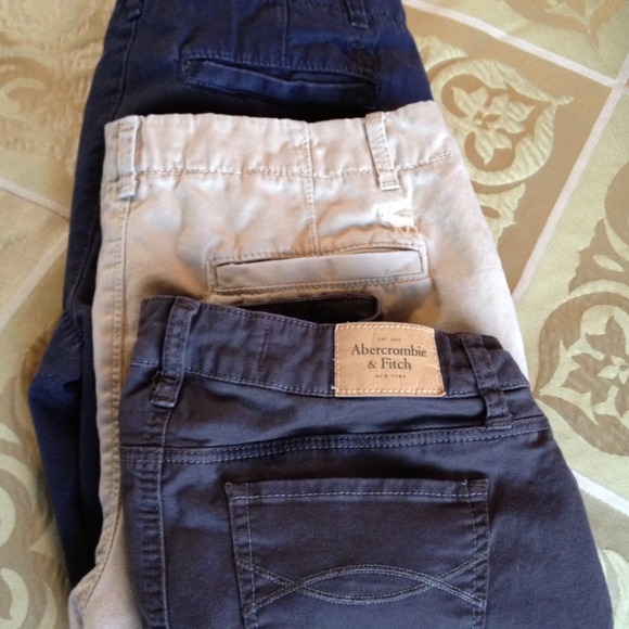 Abercombie khaki skinny leg pants size 4