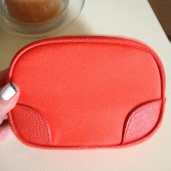 Tory Burch Orange Make-up Case - Picture 2 of 4