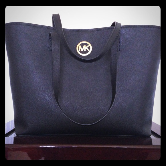 REDUCED! Michael Kors Large Saffiano Tote