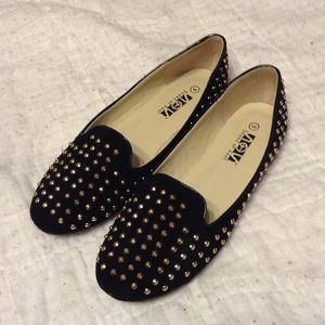 💢REDUCED💢 Black studded loafers! NEVER WORN!