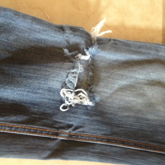 Size 9 Decree Ripped Jeans - Picture 3 of 3