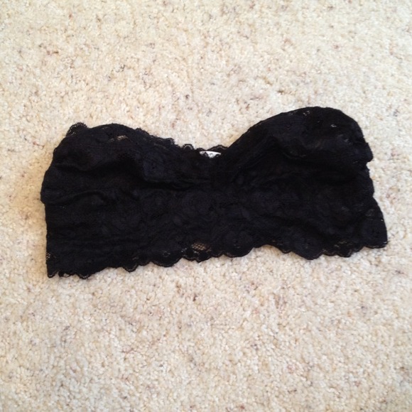 🚫SOLD🚫Strapless black lace bandeau