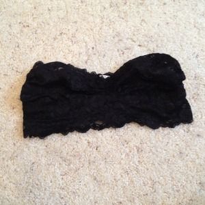 🚫SOLD🚫Strapless black lace bandeau