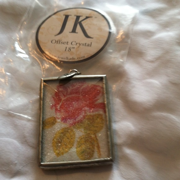 🎈Reduced🎈NWOT, double-sided pendant