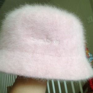 Bebe bucket hat.