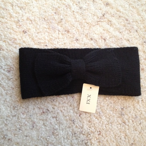 ❌SOLD❌Cute ear muffs with a bow (like a headband)
