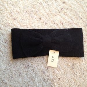 ❌SOLD❌Cute ear muffs with a bow (like a headband)