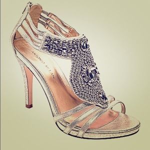Antonio Melani "Reiss" Silver heels