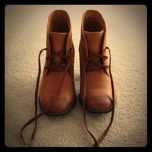 Clarks Indigo tan boots size 7.5