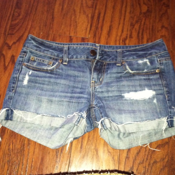 Super cute distressed American Eagle jean shorts.