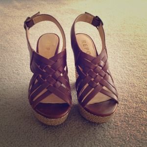 Report brown wedges size 8