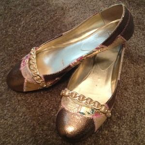 Bakers neutral/gold print flats $25