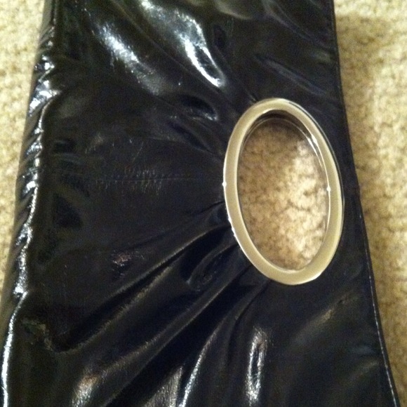 EXPRESS faux leather black clutch-silver handle - Picture 4 of 4