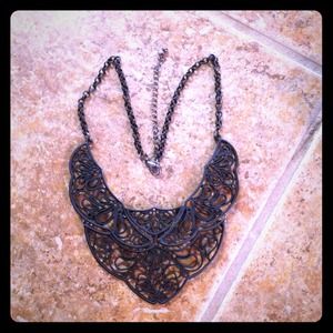 ⚠️SOLD⚠️Bib necklace