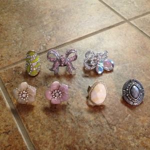 ⚠️SOLD⚠️Stretchy ring bundle lot - 7 rings!