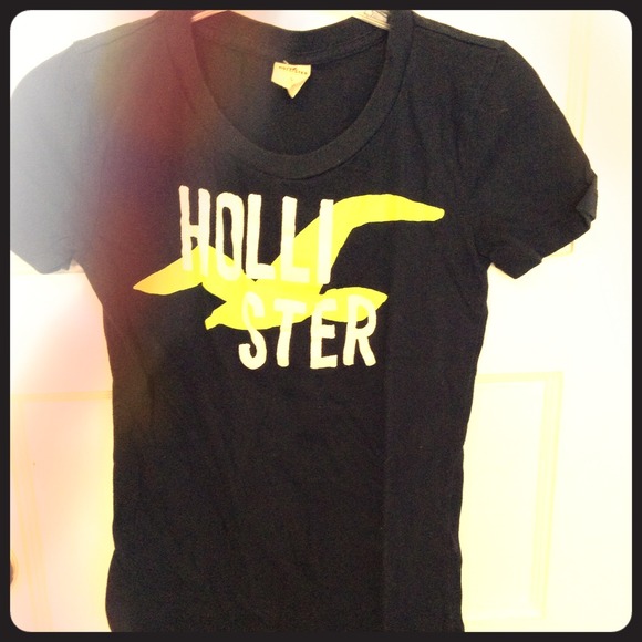 ⛔SOLD⛔Hollister Shirt SMALL