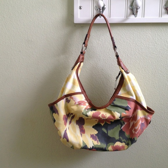 Gorgeous Spring purse! Floral design