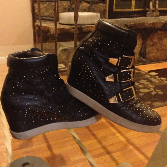 NEW PRICE💥Steve Madden "Jeckle" Wedge Sneakers💥