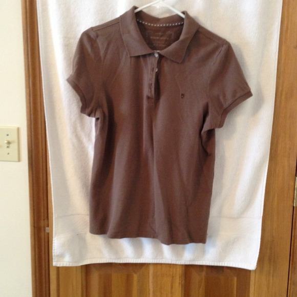 Women's short sleeved brown polo.