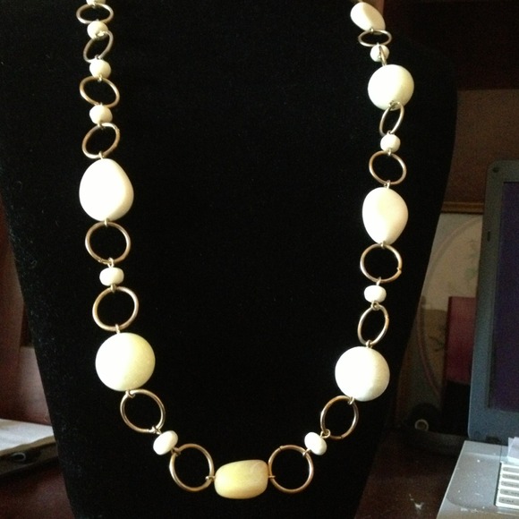 Vintage contemporary Accent Necklace - Picture 2 of 4