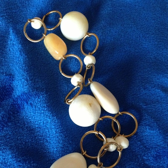 Vintage contemporary Accent Necklace - Picture 4 of 4