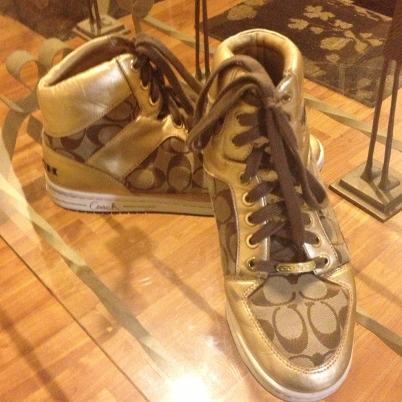 🚫Reserved for @iishia💖Coach "Norra"