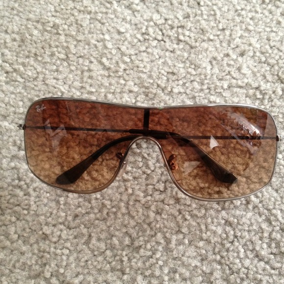 Ray Bans aviator sunglasses