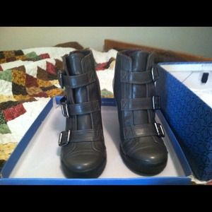 Vera Wang Grey Ankle Boot Shoes!!! Super cute!!!